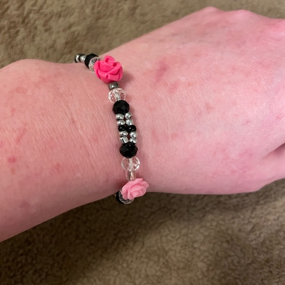 Handmade Jr Sized Jewelry Beaded Glass Crystals, Metal, & Roses Elastic Bracelet - Picture 4 of 6